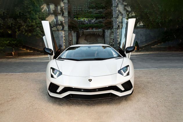 Lamborghini Aventador Price - Reviews, Images, specs & 2019 offers | Gaadi