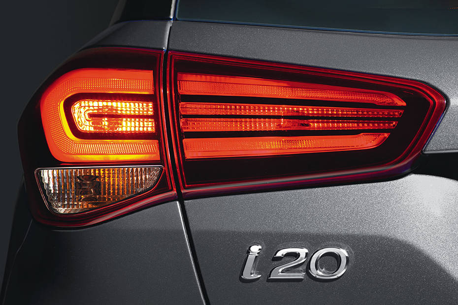 i20 sportz tail light price