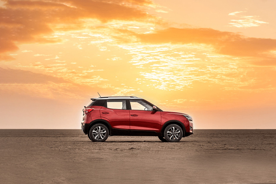 Mahindra XUV300 W6 AMT Sunroof NT OnRoad Price and Offers in Bathinda