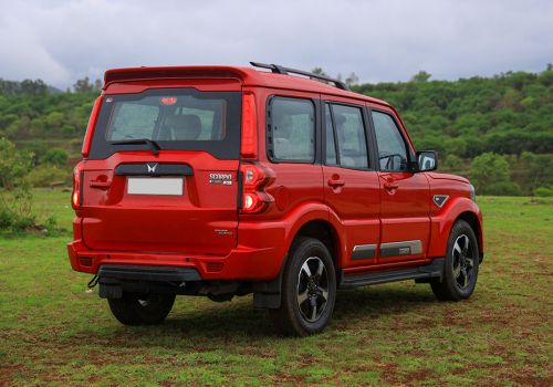 Mahindra Scorpio S 11