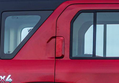 Mahindra Thar ROXX MX3 RWD AT