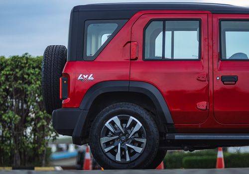 Mahindra Thar ROXX MX3 RWD AT