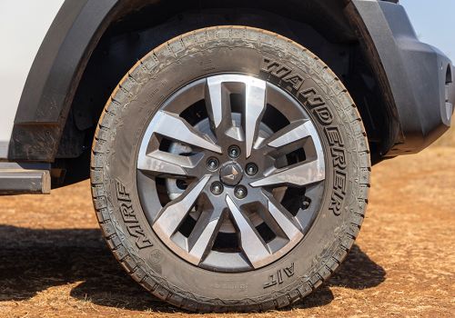 Mahindra Thar ROXX Star Edition AT