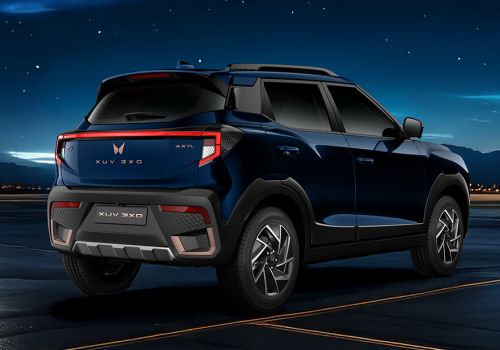 Mahindra XUV 3XO EV AX5