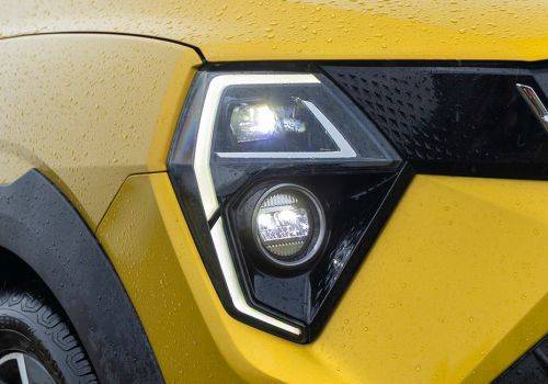 Mahindra XUV 3XO AX5