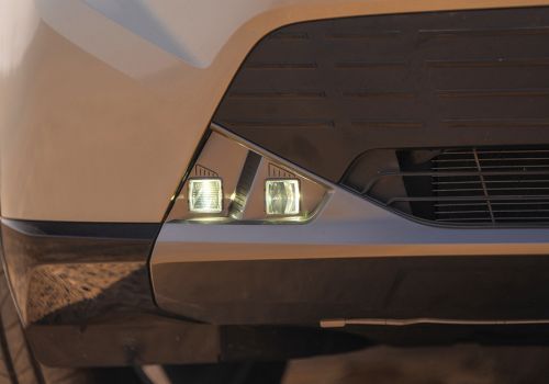 Mahindra XUV 7XO AX3 AT