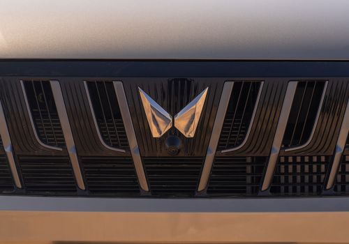 Mahindra XUV 7XO AX3 AT
