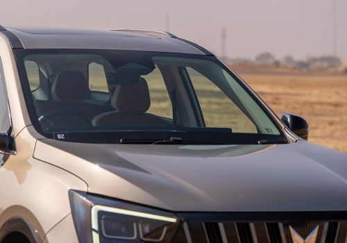 Mahindra XUV 7XO AX3 AT