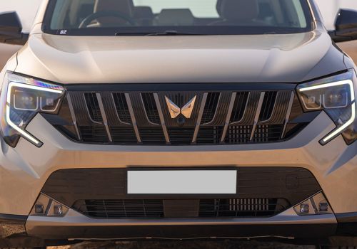 Mahindra XUV 7XO AX3 AT