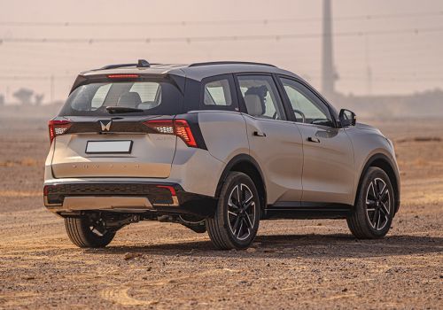 Mahindra XUV 7XO AX3 AT
