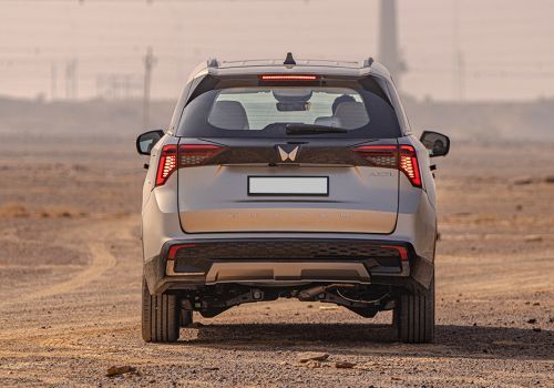 Mahindra XUV 7XO AX3 AT