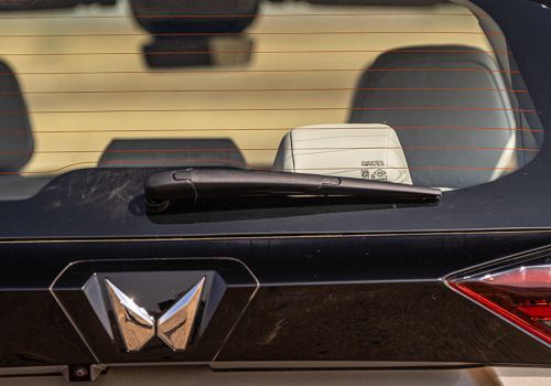 Mahindra XUV 7XO AX3 AT