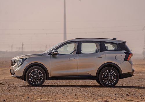 Mahindra XUV 7XO AX3 AT