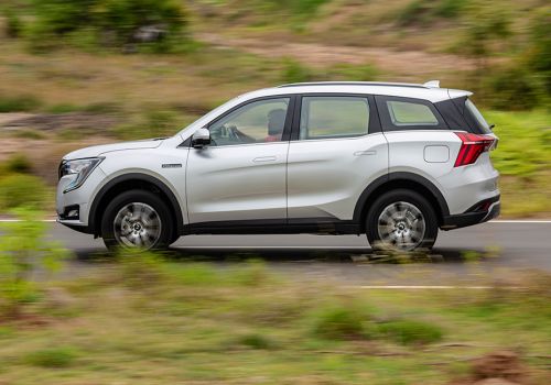 Mahindra XUV700 AX7 Ebony Edition 6Str AT