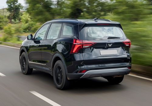 Mahindra XUV700 AX7 Ebony Edition 6Str AT