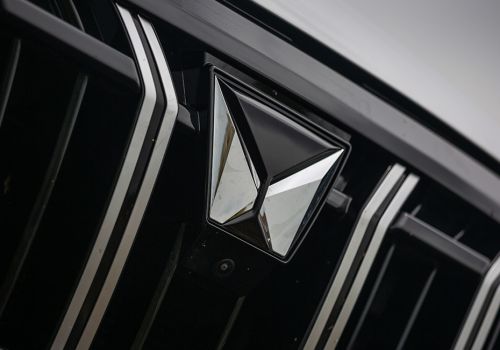 Mahindra XUV700 AX7 Ebony Edition 6Str AT