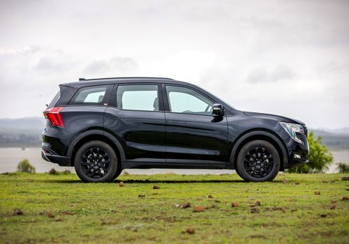 Mahindra XUV700 AX7 Ebony Edition 6Str AT