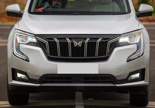 Mahindra XUV700 AX7 Ebony Edition 6Str AT
