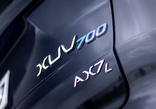 Mahindra XUV700 AX7 Ebony Edition 6Str AT