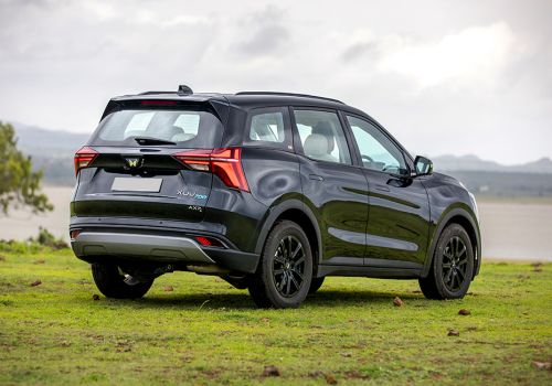Mahindra XUV700 AX7 Ebony Edition 6Str AT