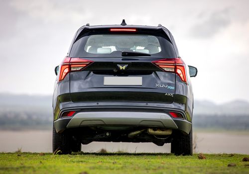 Mahindra XUV700 AX7 Ebony Edition 6Str AT