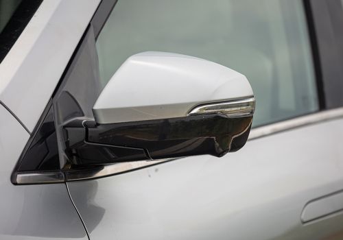 Mahindra XUV700 AX7 Ebony Edition 6Str AT