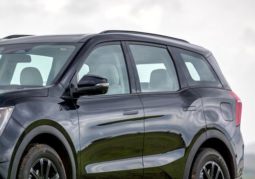 Mahindra XUV700 AX7 Ebony Edition 6Str AT