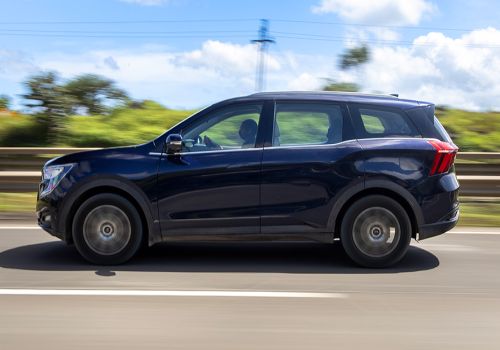 Mahindra XUV700 AX7 Ebony Edition 7Str