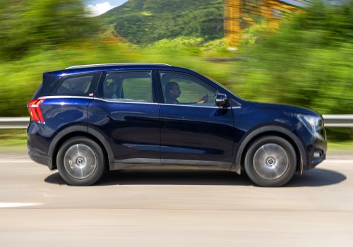 Mahindra XUV700 AX7 Ebony Edition 7Str