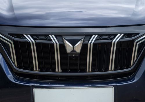 Mahindra XUV700 AX7 Ebony Edition 7Str