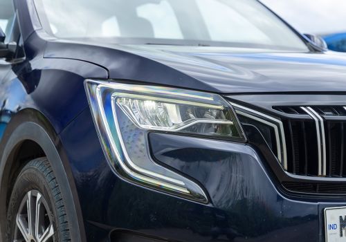 Mahindra XUV700 AX7 Ebony Edition 7Str