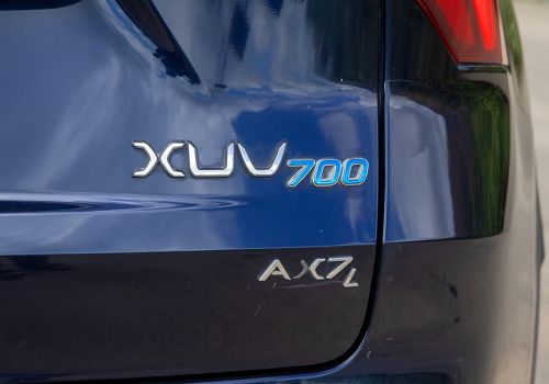 Mahindra XUV700 AX7 Ebony Edition 7Str