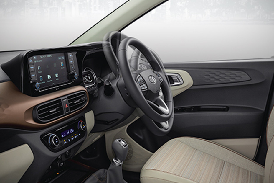 Hyundai Aura SX Plus Turbo On Road Price in Mumbai & 2021 Offers, Images