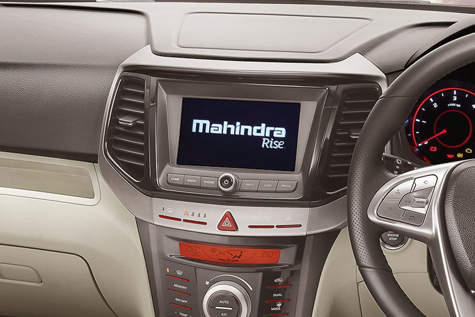 Mahindra XUV300 W8 Option AMT Dual Tone